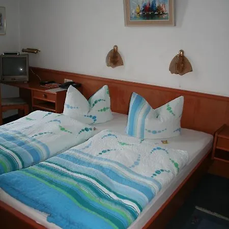 Lowenhof بيت ضيافة 2*