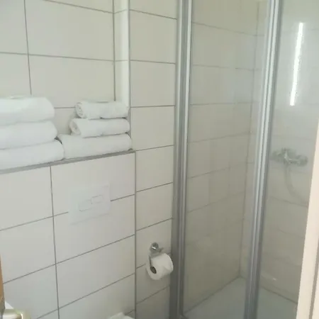 بيت ضيافة Lowenhof 2*