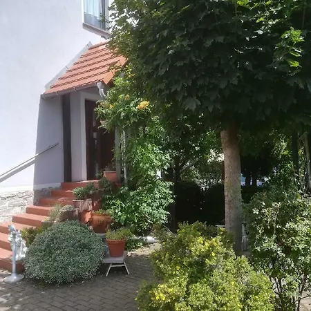 بيت ضيافة Lowenhof 2*